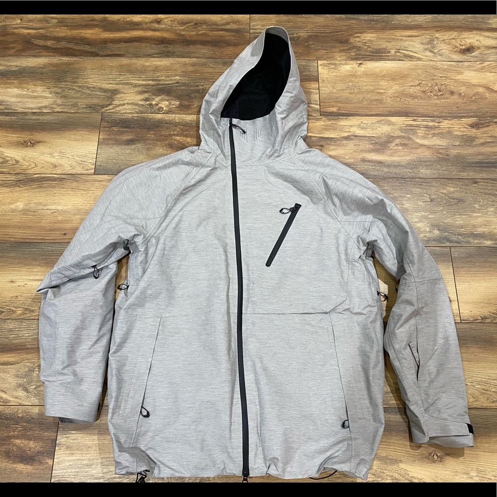 Mens 686 Ski/Snowboard Jacket, size XL, Color grey, NWOT